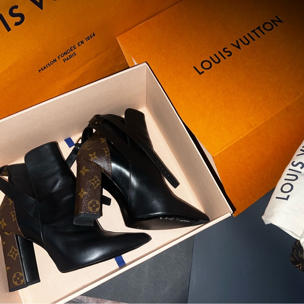 Authentic Louis Vuitton Black Leather booties - Picture 7 of 14
